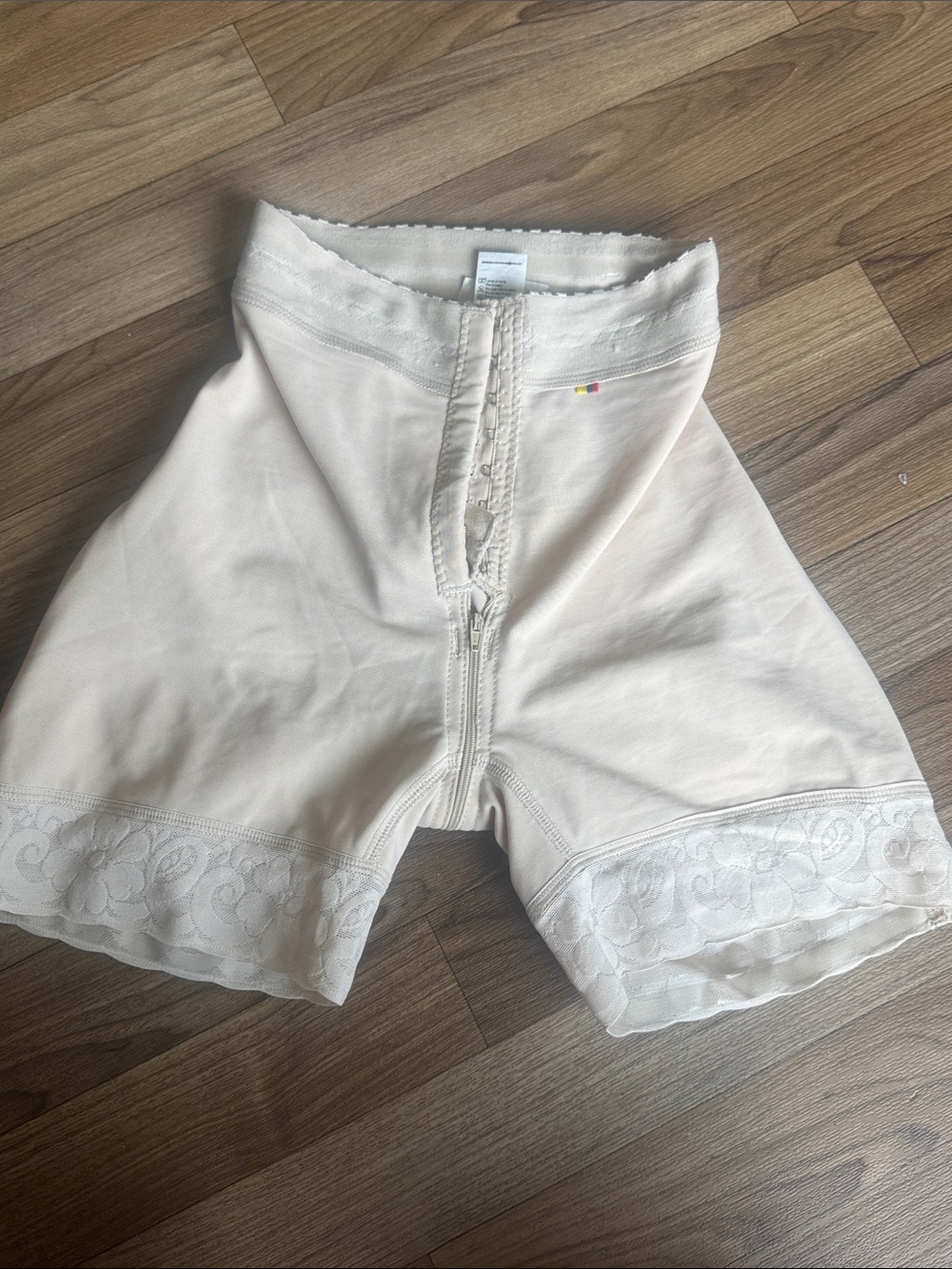Stellah High-Waist Shaping Shorts in Light Cream